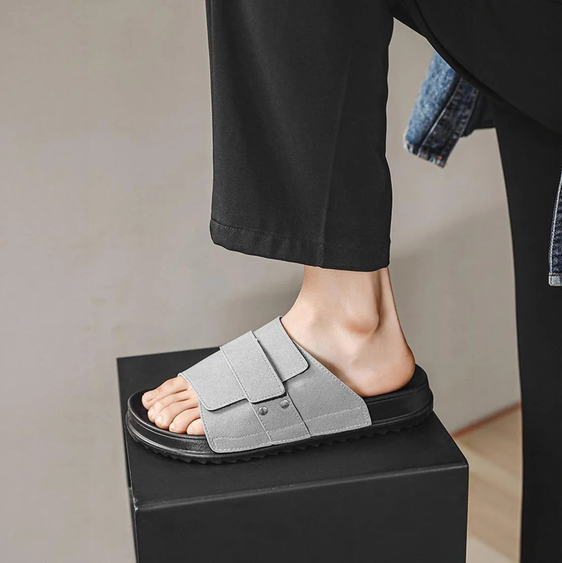 Chinelo de camurça fosca com tira cruzada