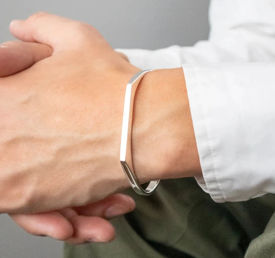 Pulseira Elegante de Aço Inoxidável, Ajustável, Folheada a Ouro 18K PVD, À Prova d'Água e Durável, Moda em Braceletes