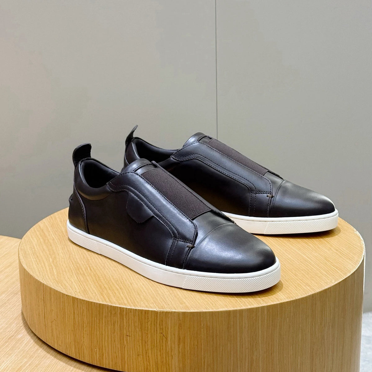 YUNO 160M-20 Slip-On