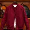 Jaqueta Luxuosa Estilo Bomber com Couro Real e Estampa Relevo
