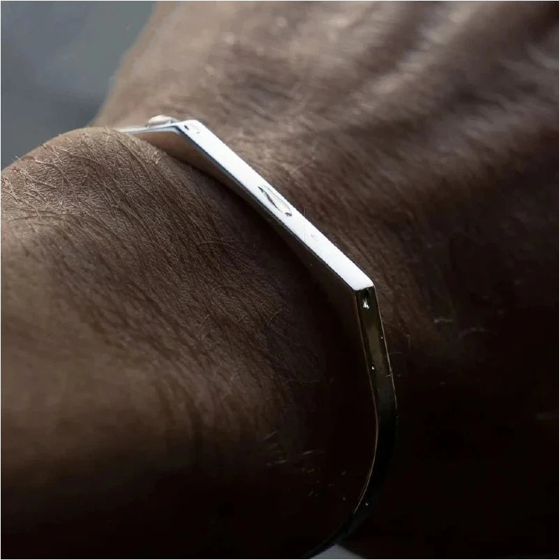 Pulseira Elegante de Aço Inoxidável, Ajustável, Folheada a Ouro 18K PVD, À Prova d'Água e Durável, Moda em Braceletes