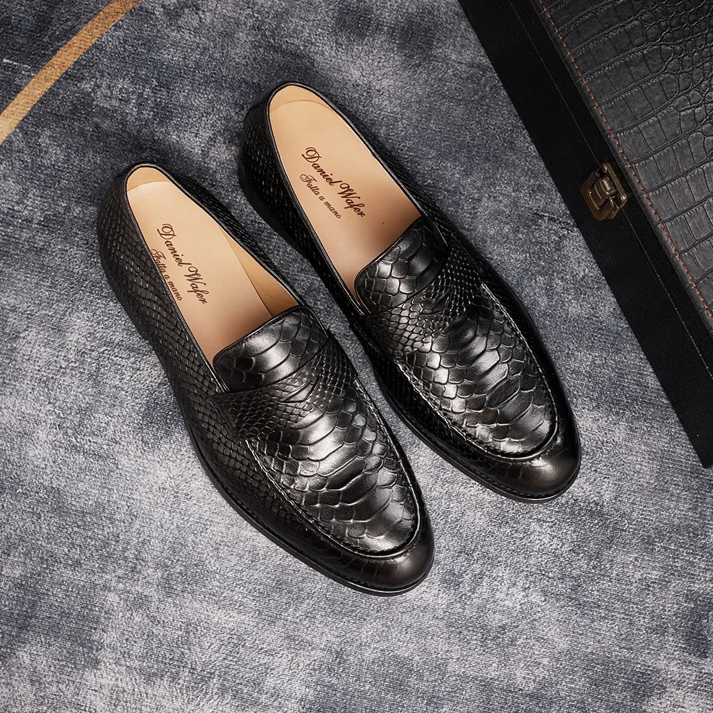 Mocassins Felix Chu de couro genuíno com padrão de cobra