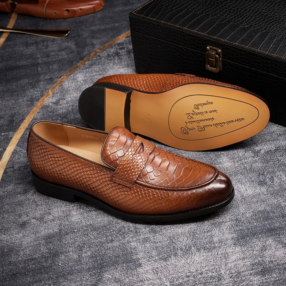 Mocassins Felix Chu de couro genuíno com padrão de cobra
