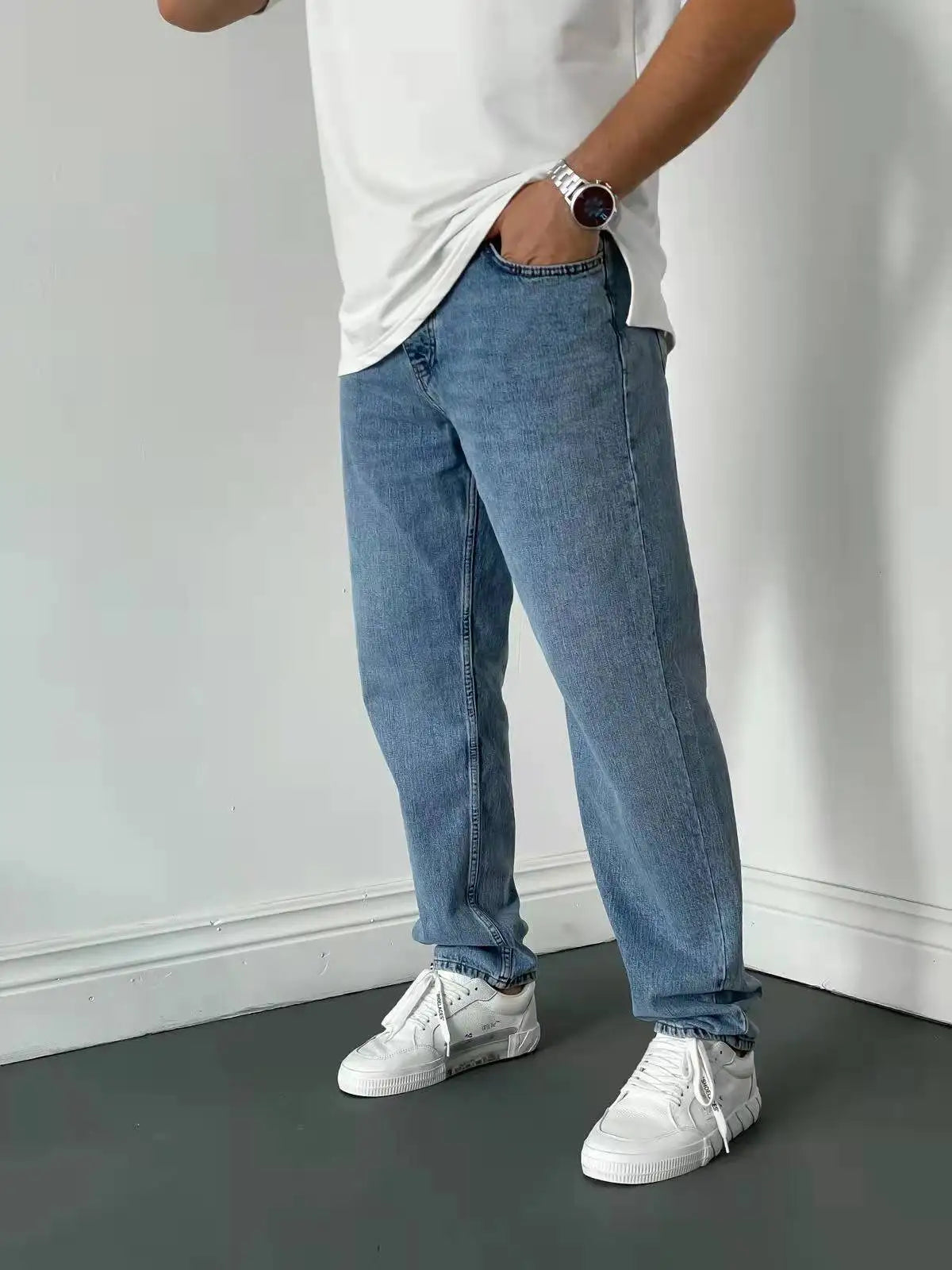 Calça Jeans em linha reta estiramento clássico