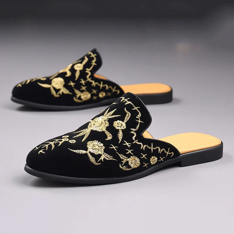 Chinelos Casuais de Couro Suede Preto com Bordado