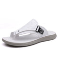 Chinelo de Couro Sintético com Padrão em Relevo