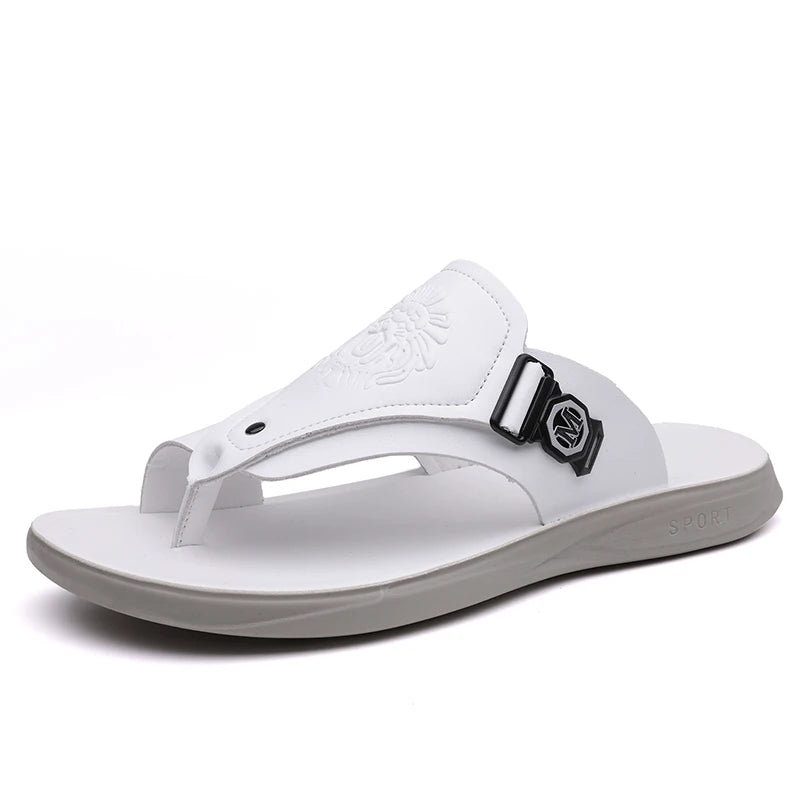 Chinelo de Couro Sintético com Padrão em Relevo
