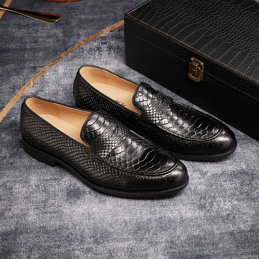 Mocassins Felix Chu de couro genuíno com padrão de cobra