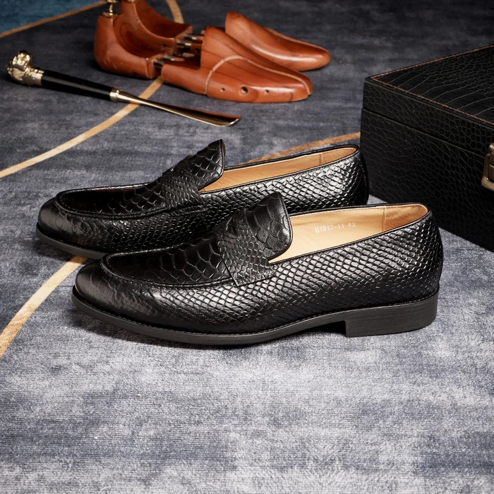 Mocassins Felix Chu de couro genuíno com padrão de cobra