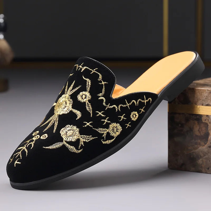 Chinelos Casuais de Couro Suede Preto com Bordado