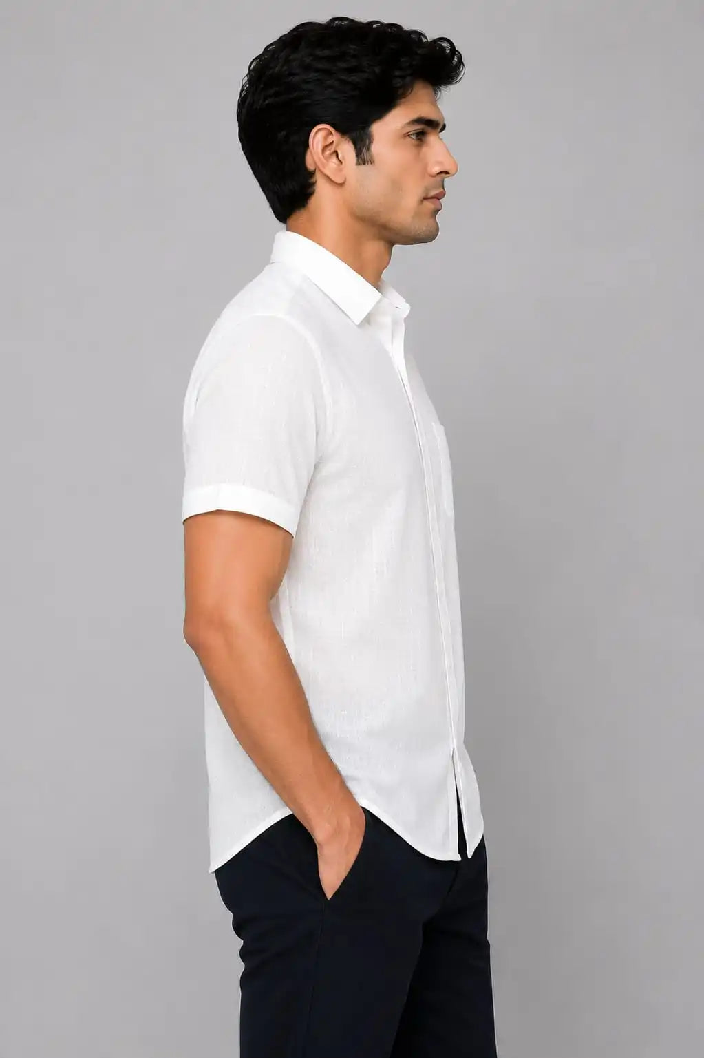 Camisa de manga curta em linho branco