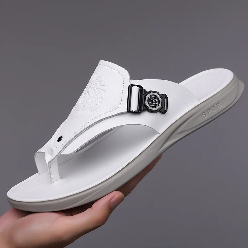 Chinelo de Couro Sintético com Padrão em Relevo