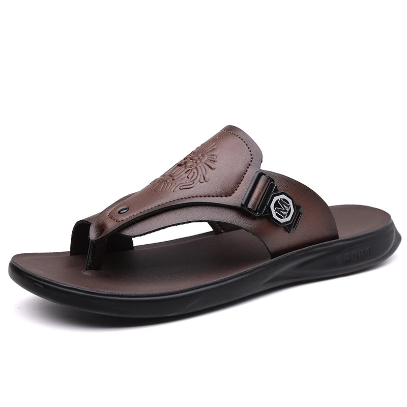 Chinelo de Couro Sintético com Padrão em Relevo